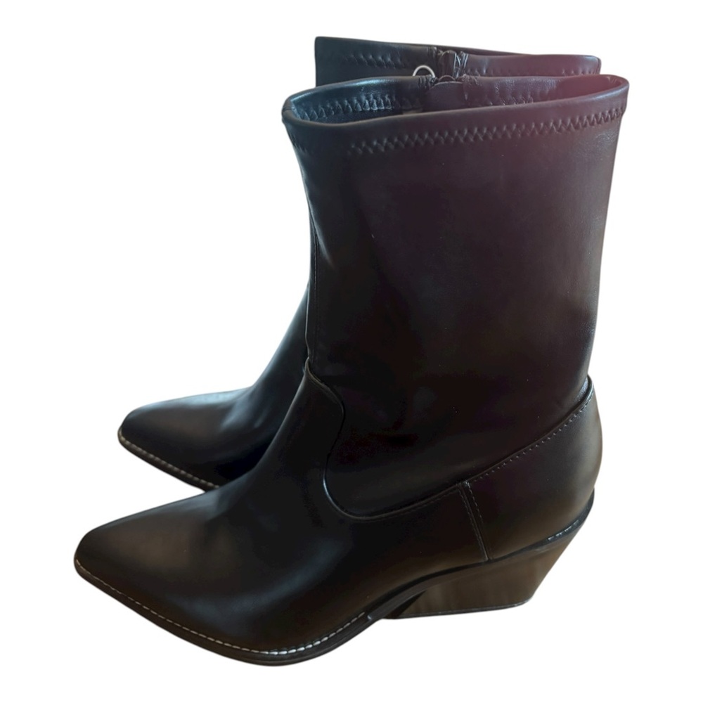 Universal Threads Size 9 Black Leather Women's Boots